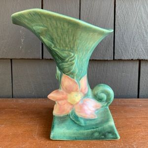 Vintage | Roseville Pink Clematis Cornucopia Vase